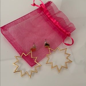Open cut pow gold earrings